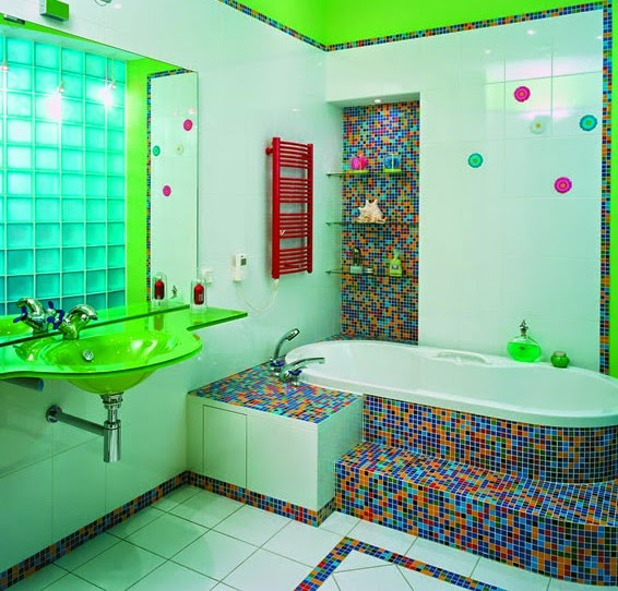 Особенности дизайна интерьера маленькой ванной.
